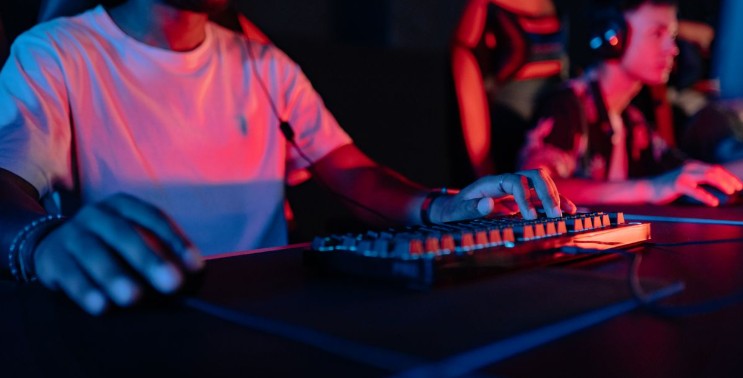 Why Online Gaming Feels Like More Than a Game Night